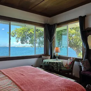 Bay Oceanfront Couette-café